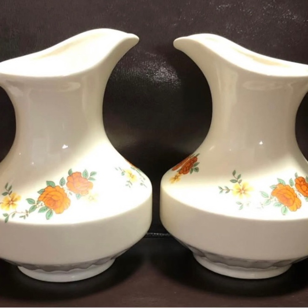 Pedernal Colombia porcelain pitchers/Vases